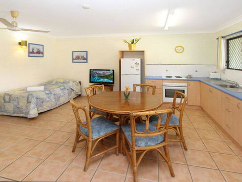 Alma Bay Holiday Unit 1 - Accommodation Guide 2