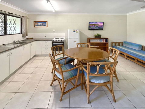 Alma Bay Holiday Unit 2 - Accommodation Guide 4