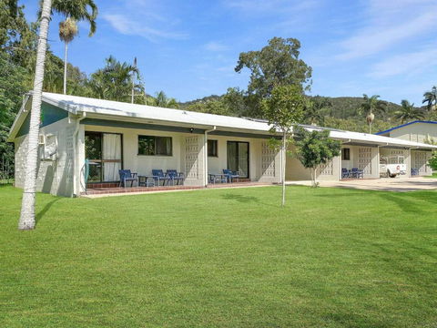 Alma Bay Holiday Unit 4 - Accommodation Guide 1