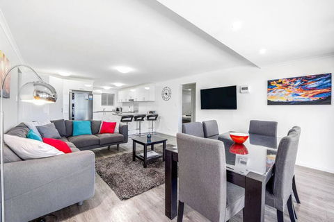 Almonta Apartments On The Water Front - Accommodation Guide 3