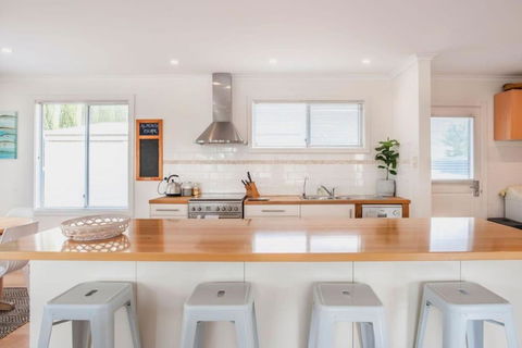 Almonta Escape - COFFIN BAY - Perfect For Couples Or Families - Accommodation Guide 0