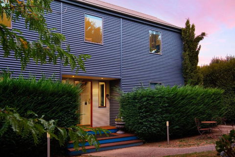 Alofi - Accommodation Guide 2