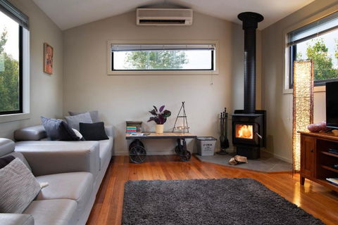 Alofi - Accommodation Guide 1