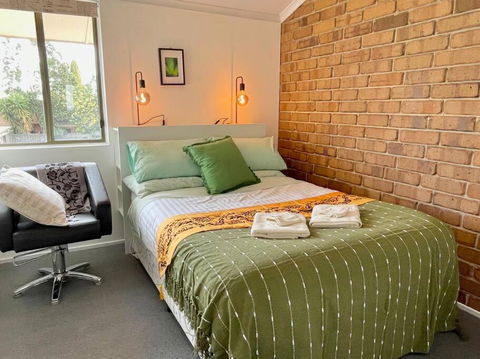 Aloha Adelaide - Accommodation Guide 1