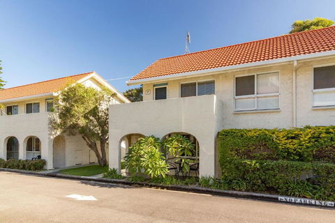 Aloha At Blueys - Accommodation Guide 3