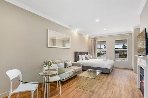 Aloha Central Luxury Accommodation - Accommodation Guide 0