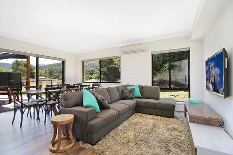 Alpine Knights Stylish Luxury - Accommodation Asia 2