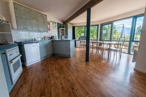 Alpzview Guesthouse - Accommodation Guide 1