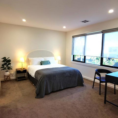 Altona Entire 3 Bedrooms House - Accommodation Guide 1