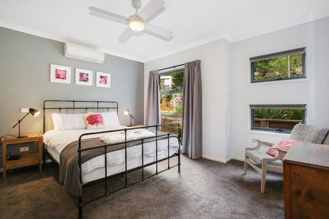 Always Bright - A Bright Escape - Accommodation Guide 0
