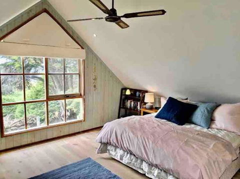 Alyeska Loft - Apollo Bay Studio Loft Apartment - Accommodation Guide 2