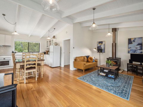 Amaroo Cottage - Accommodation Guide 0