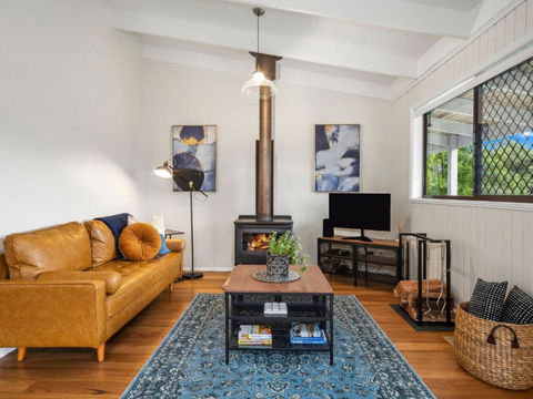 Amaroo Cottage - Accommodation Guide 1
