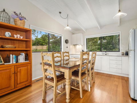 Amaroo Cottage - Accommodation Guide 3