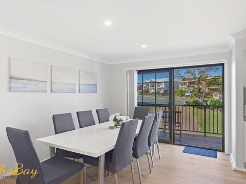 Amaroo Cres No 20 Fingal Bay Holiday Home - Accommodation Guide 1