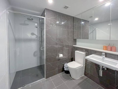 Amazing 2 Bedroom In CBD! - Accommodation Guide 1