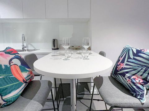 Amazing 2 Bedroom In CBD! - Accommodation Guide 3