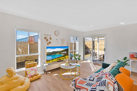 Amazing 4 Rooms House Near SpringField Lakes - Accommodation Guide 0