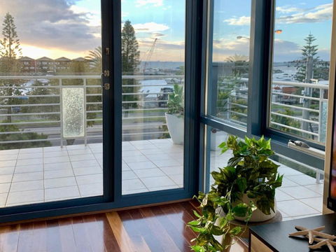 Amazing Beachfront & City Views 2 Bed 2 Bathroom - Accommodation Guide 4