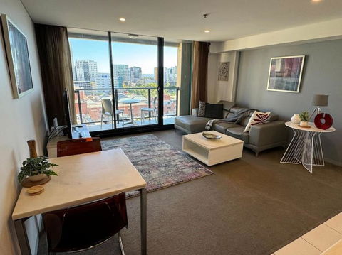 Amazing City Skyline Apartment - Pool, Gym, Sauna. - Accommodation Guide 0