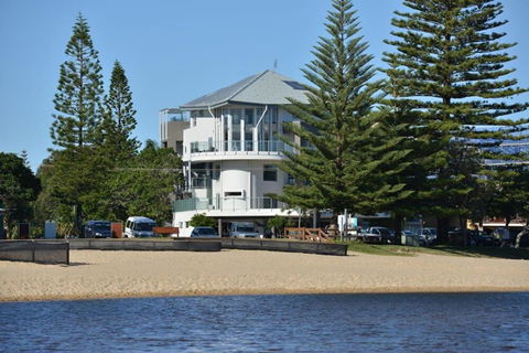 Amazing Currimundi Lakefront Ocean Penthouse - Accommodation Guide 4