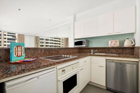 Amazing Sydney Apartment With Pool, Gym And Sauna - Accommodation Guide 3