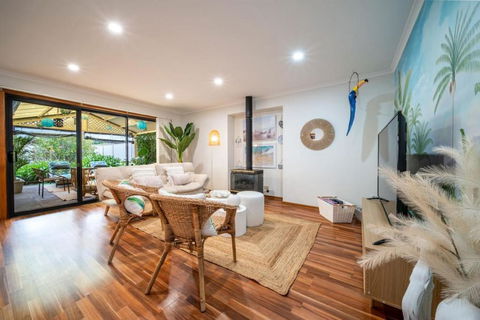 Amazon At Seacombe Gardens - Accommodation Guide 1