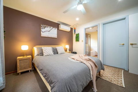 Amazon At Seacombe Gardens - Accommodation Guide 4