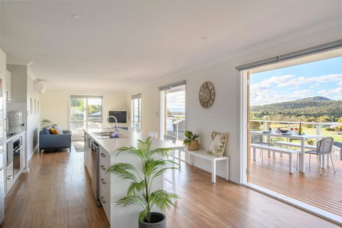 Ambience, A Stunning Holiday Retreat! - Accommodation Asia 1