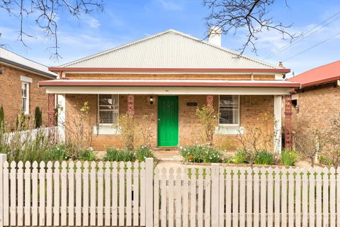 Ambrose On Byng - Central Location - Accommodation Guide 1