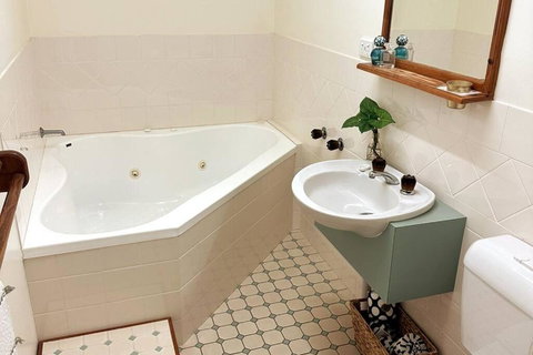 Amity Jigsaw House - Accommodation Asia 1