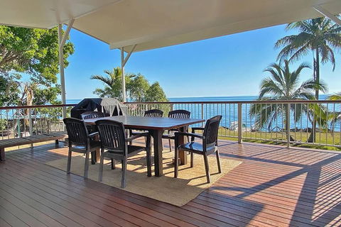 AMITY TREETOPS - Accommodation Guide 0