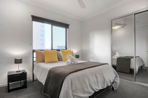 An Abode On Abbott - In The Heart Of The City - Accommodation Guide 1