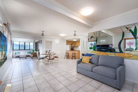 An Adorable Apartment On Abbott - Stunning Views - Accommodation Guide 0