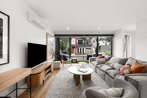 Anchorage Villa - Pet Friendly Marina Townhouse By The Beach - Accommodation Guide 3