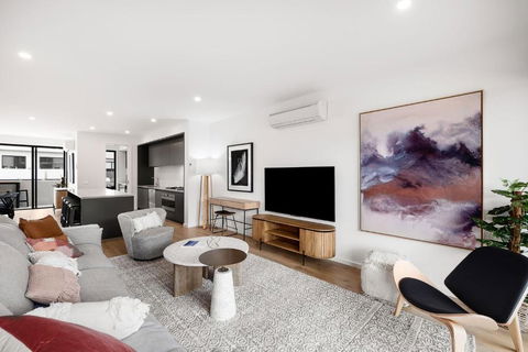Anchorage Villa - Pet Friendly Marina Townhouse By The Beach - Accommodation Guide 1