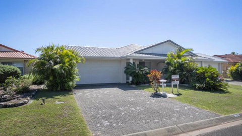 Anchorage Waterfront Unit In Yamba - Accommodation Asia 1