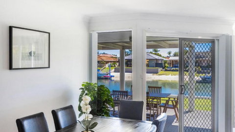 Anchorage Waterfront Unit In Yamba - Accommodation Asia 4