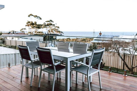 Anchored@Bicheno - Ohmyview! - Accommodation Guide 1