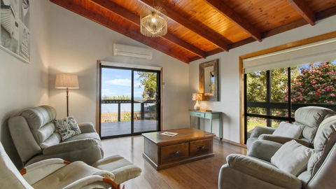Anchored On Capes - Accommodation Guide 0