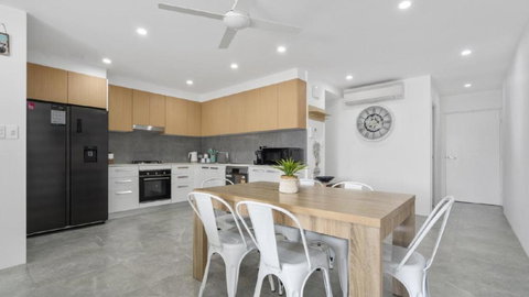 Anchors Away - Waterfront Unit - Accommodation China 3