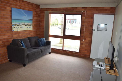 Anglers Lodge 4 - Bring Your Own Linen - Accommodation Guide 3