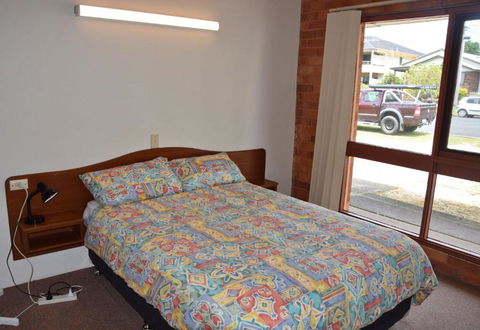 Anglers Lodge 4 - Bring Your Own Linen - Accommodation Guide 4