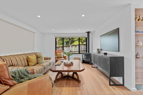 Ankers At Mollymook - Accommodation Guide 1