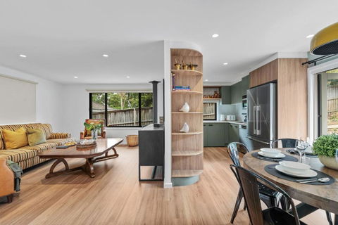 Ankers At Mollymook - Accommodation Guide 2