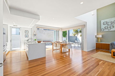 Anna Superbly Stylish Luxury Townhouse - Accommodation Guide 1