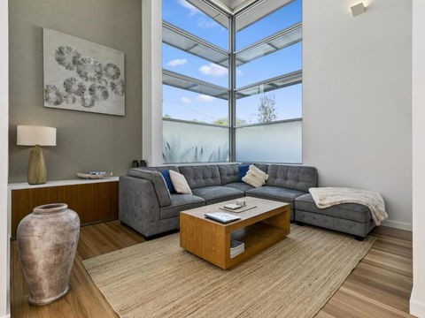 Anna Superbly Stylish Luxury Townhouse - Accommodation Guide 3