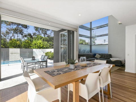 Anna Superbly Stylish Luxury Townhouse - Accommodation Guide 0