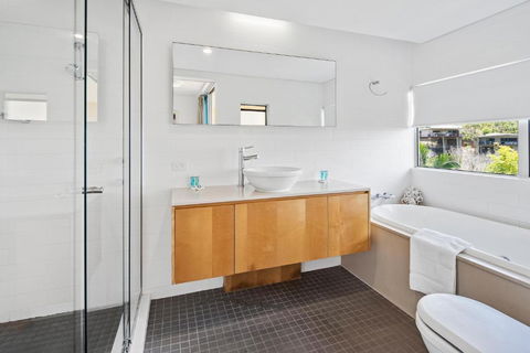 Airlie Beach Townhouse - Accommodation Guide 2