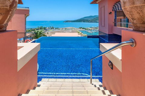 Airlie Dream - Accommodation Guide 1